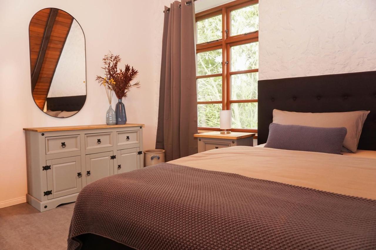 Ruhe Unter Reet-Haus Mit Sauna, Whirlpool Und Kamin Gnarrenburg Екстериор снимка