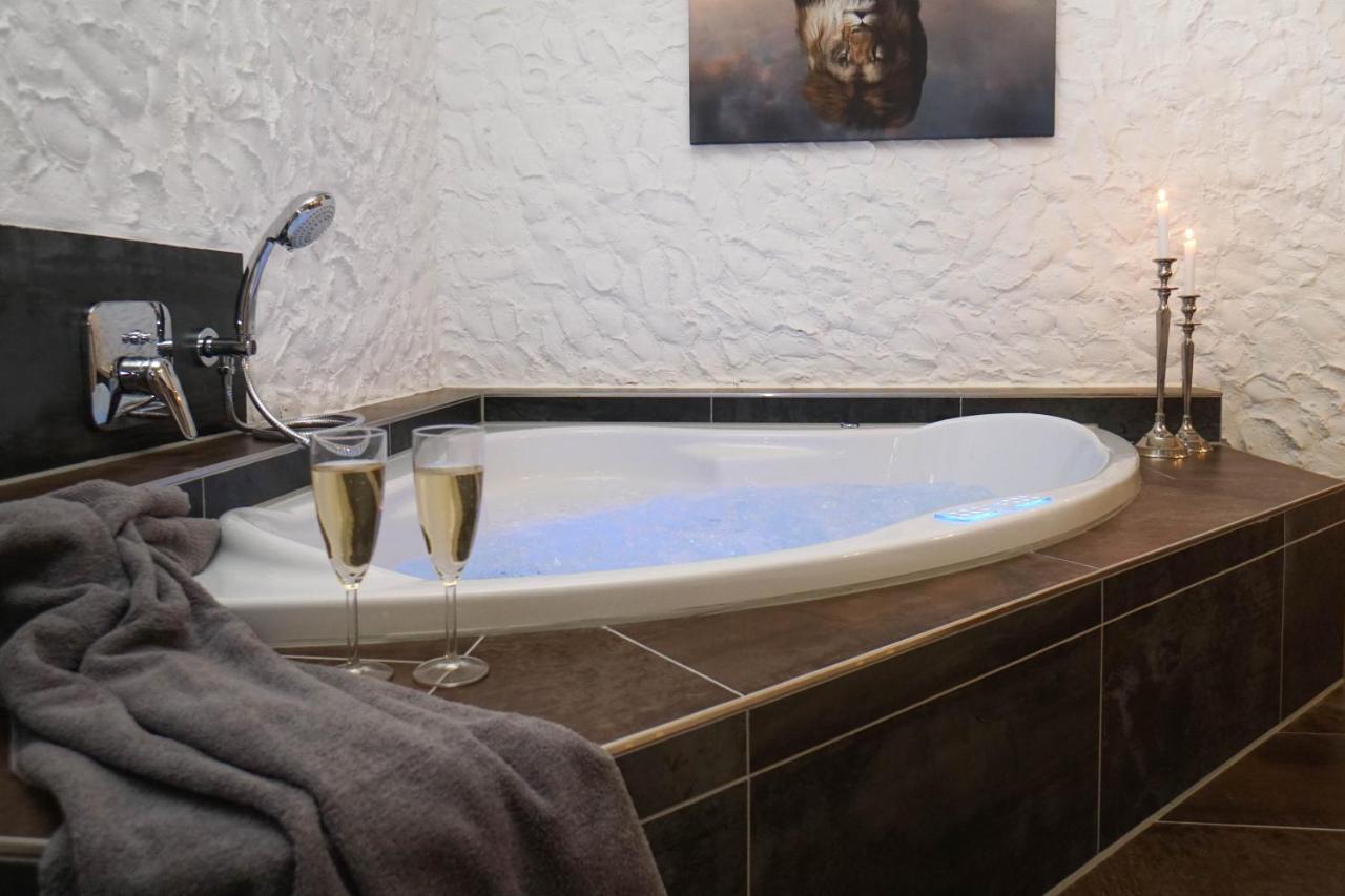 Ruhe Unter Reet-Haus Mit Sauna, Whirlpool Und Kamin Gnarrenburg Екстериор снимка