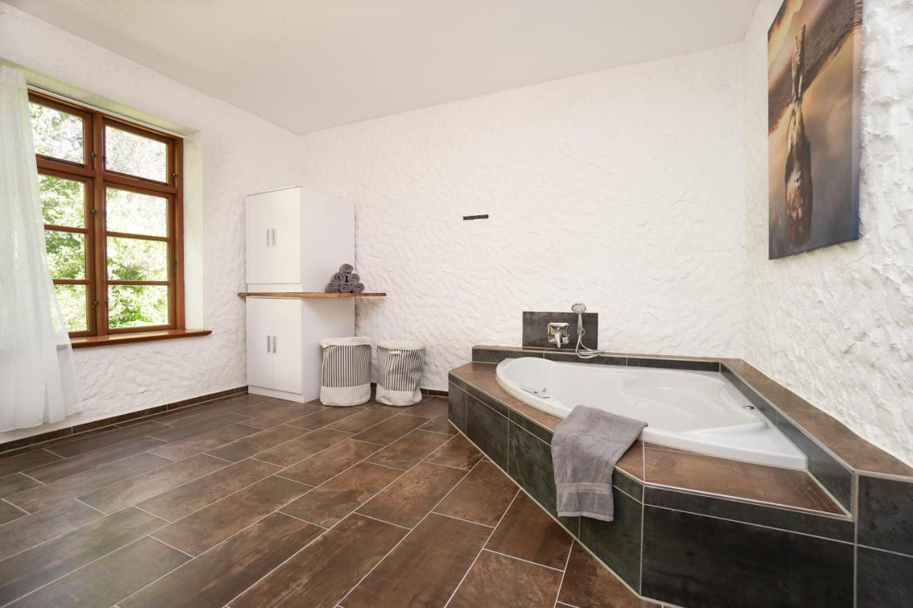 Ruhe Unter Reet-Haus Mit Sauna, Whirlpool Und Kamin Gnarrenburg Екстериор снимка