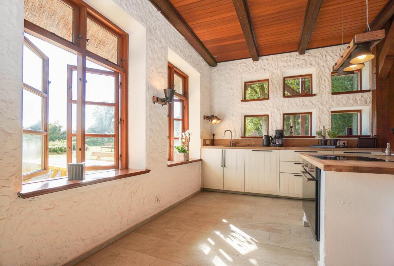 Ruhe Unter Reet-Haus Mit Sauna, Whirlpool Und Kamin Gnarrenburg Екстериор снимка