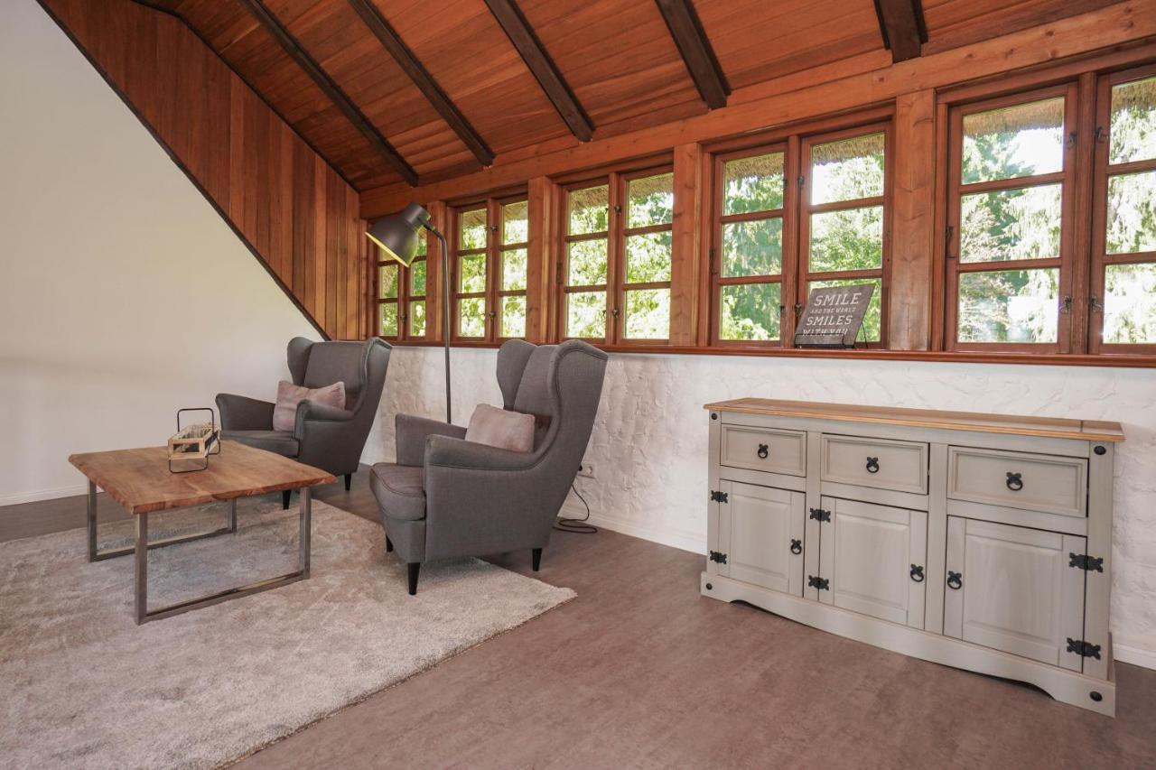 Ruhe Unter Reet-Haus Mit Sauna, Whirlpool Und Kamin Gnarrenburg Екстериор снимка