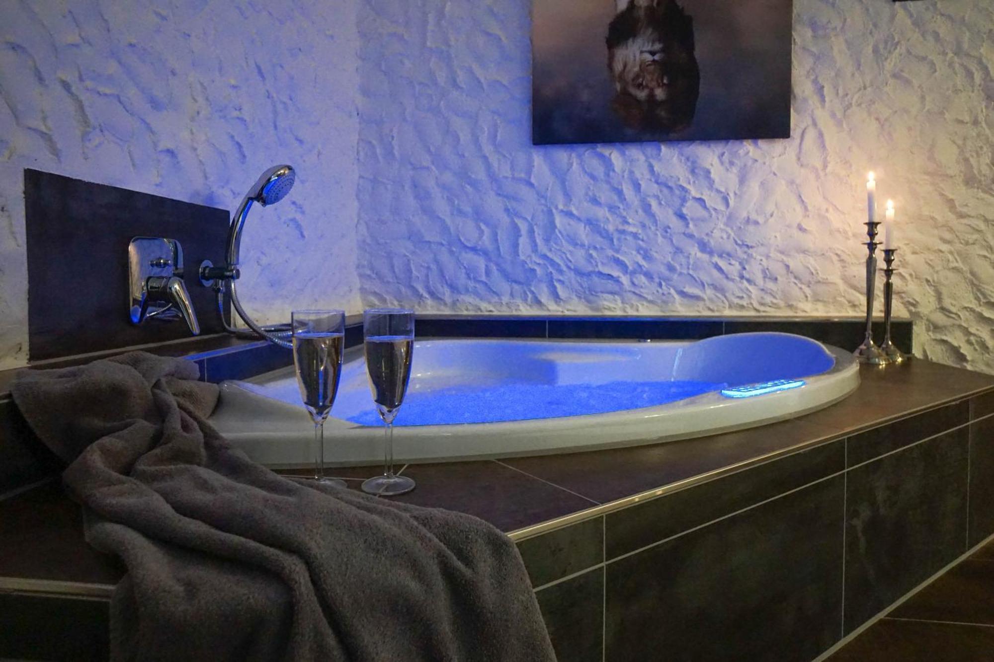 Ruhe Unter Reet-Haus Mit Sauna, Whirlpool Und Kamin Gnarrenburg Екстериор снимка